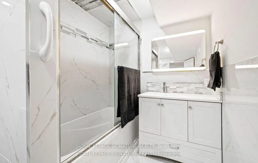 Photo 36 of 16 Kingsborough Crescent, Etobicoke, Willowridge-Martingrove-Richview — HOMEH
