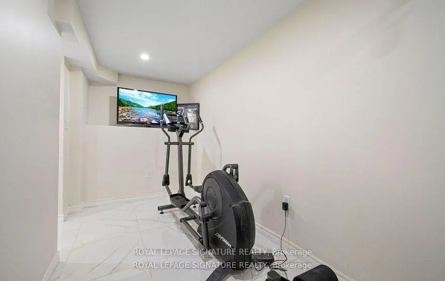Photo 38 of 16 Kingsborough Crescent, Etobicoke, Willowridge-Martingrove-Richview — HOMEH