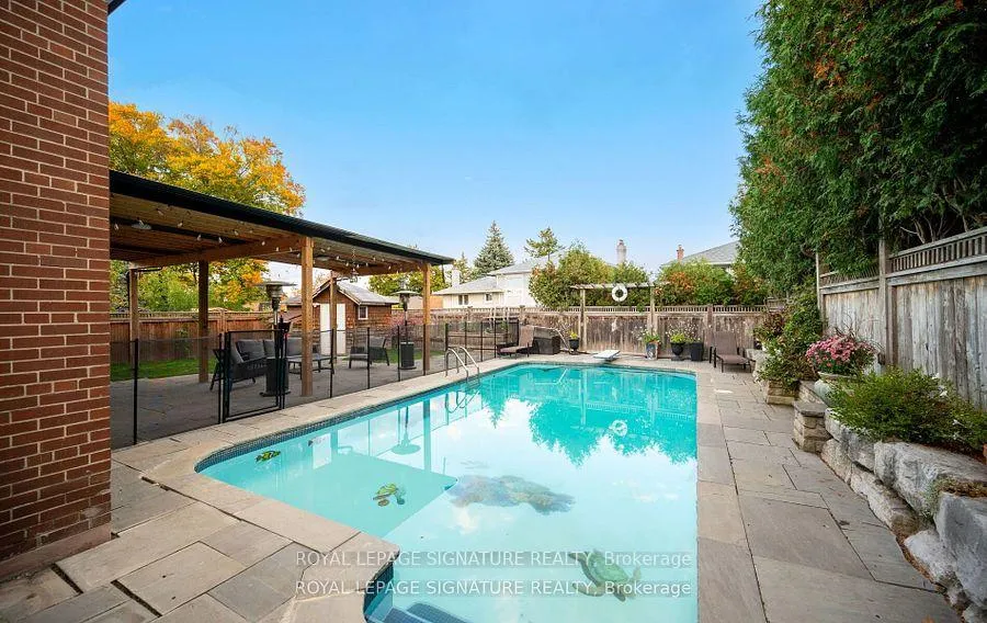 Photo 42 of 16 Kingsborough Crescent, Etobicoke, Willowridge-Martingrove-Richview — HOMEH