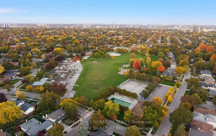 Photo 49 of 16 Kingsborough Crescent, Etobicoke, Willowridge-Martingrove-Richview — HOMEH