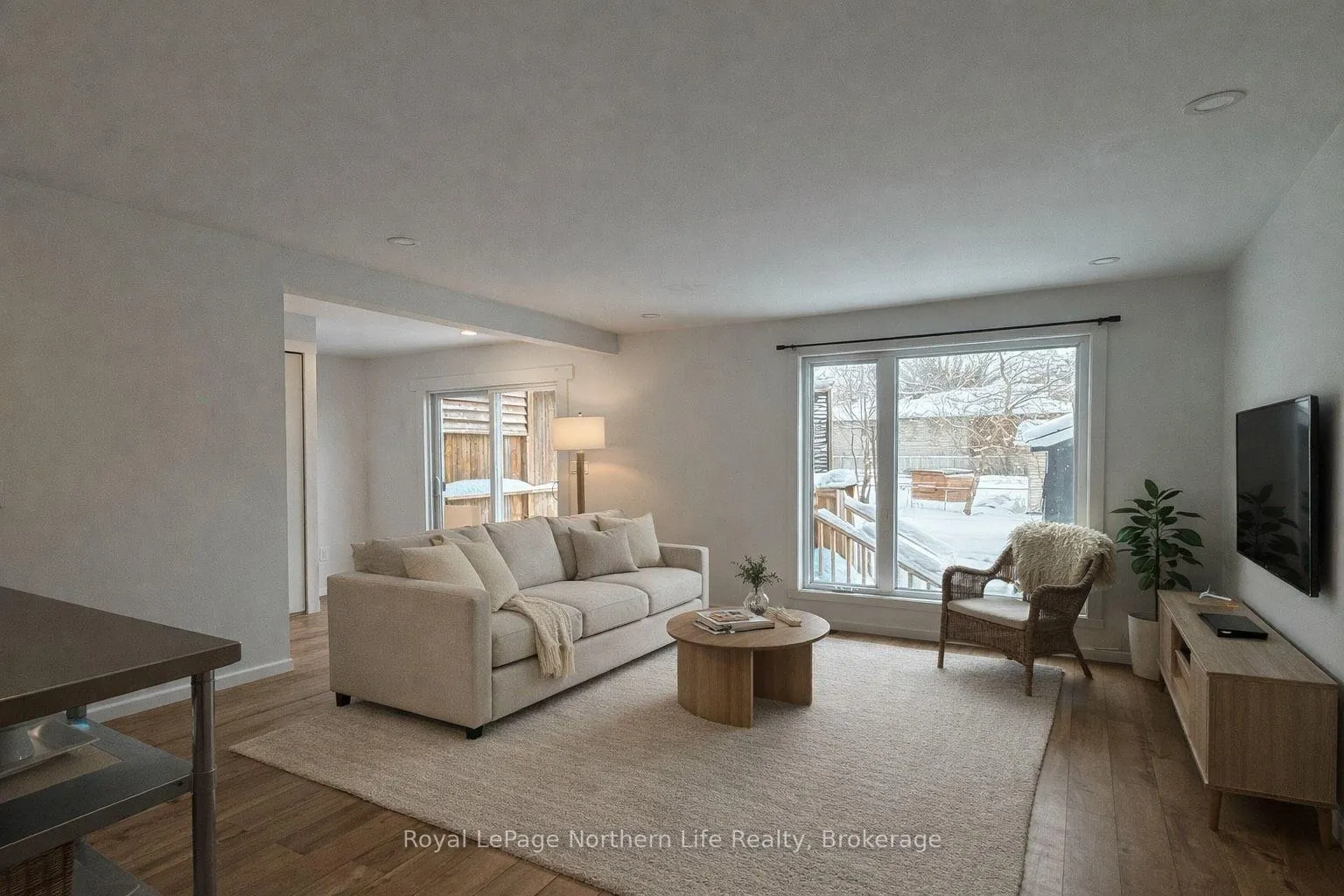 Photo 17 of 883 Memorial Drive, North Bay, Ferris — HOMEH