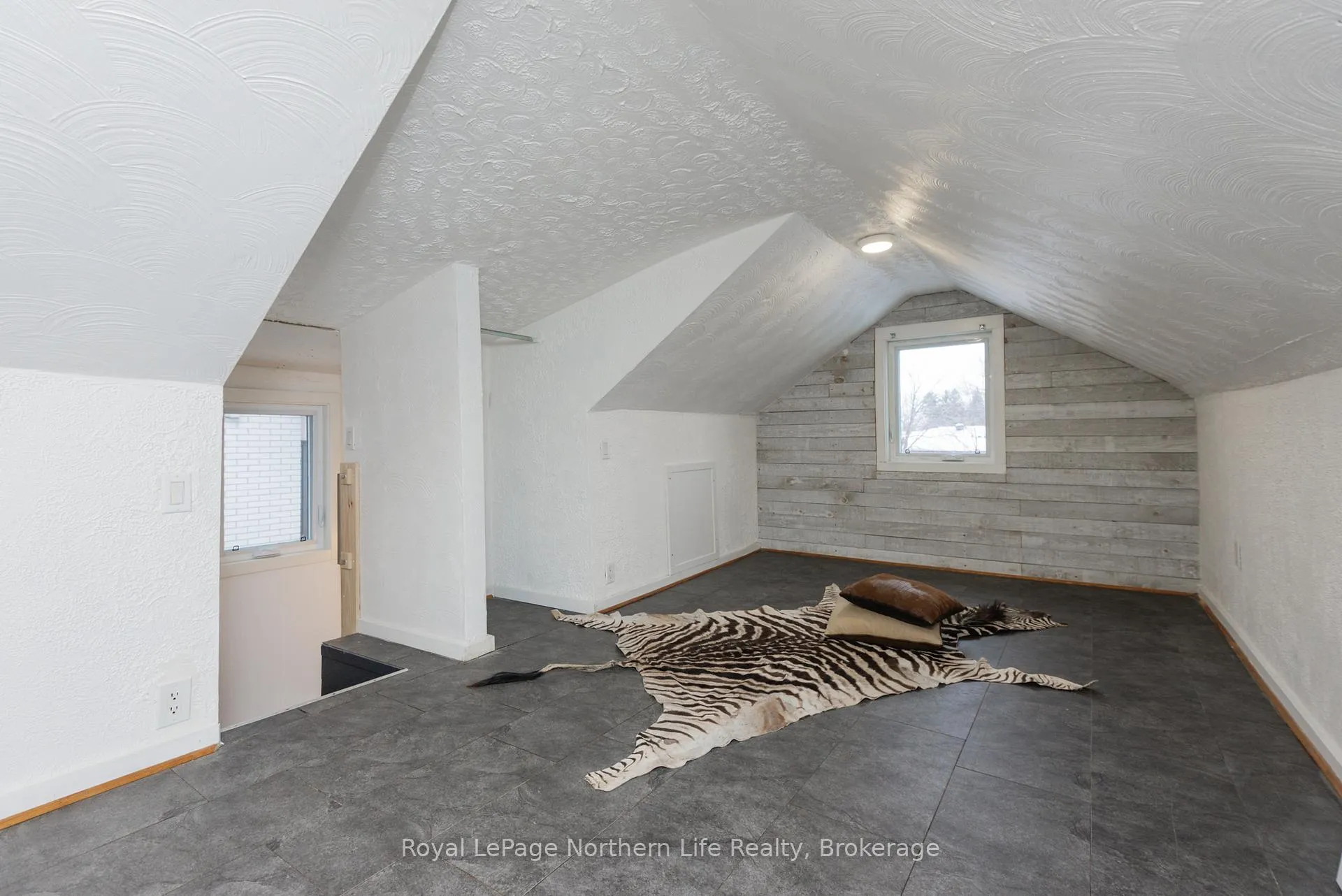 Photo 26 of 883 Memorial Drive, North Bay, Ferris — HOMEH