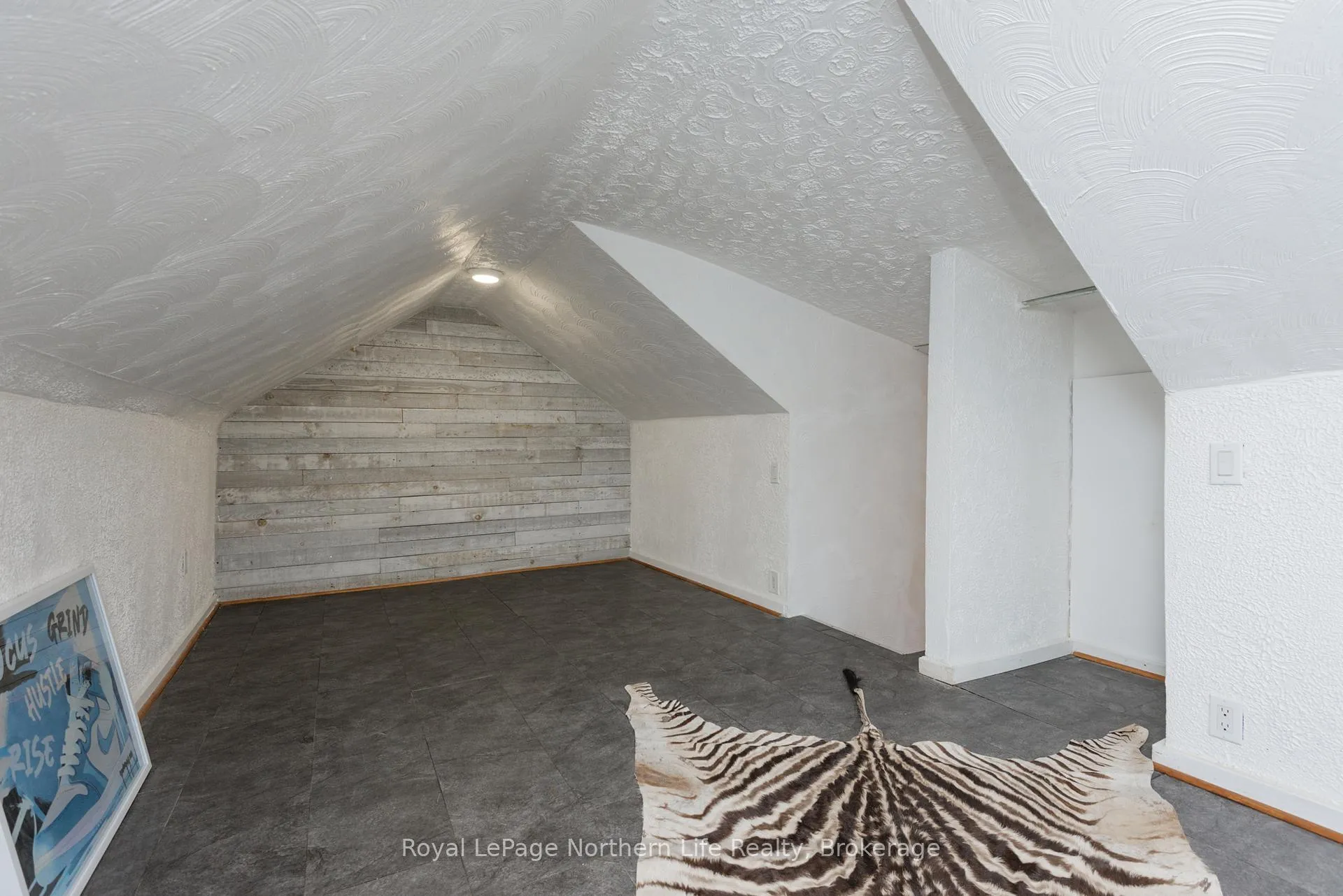 Photo 27 of 883 Memorial Drive, North Bay, Ferris — HOMEH