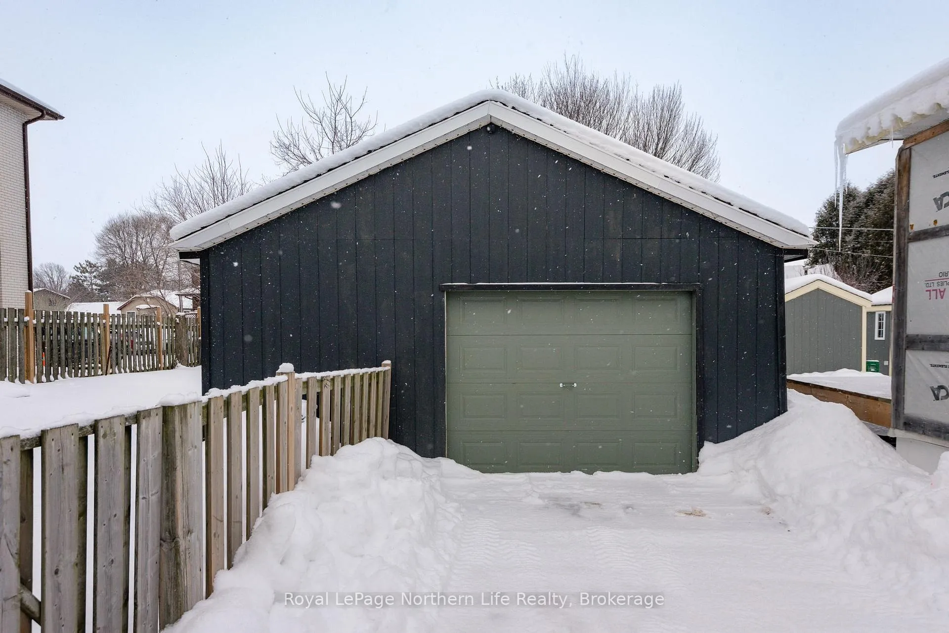 Photo 31 of 883 Memorial Drive, North Bay, Ferris — HOMEH