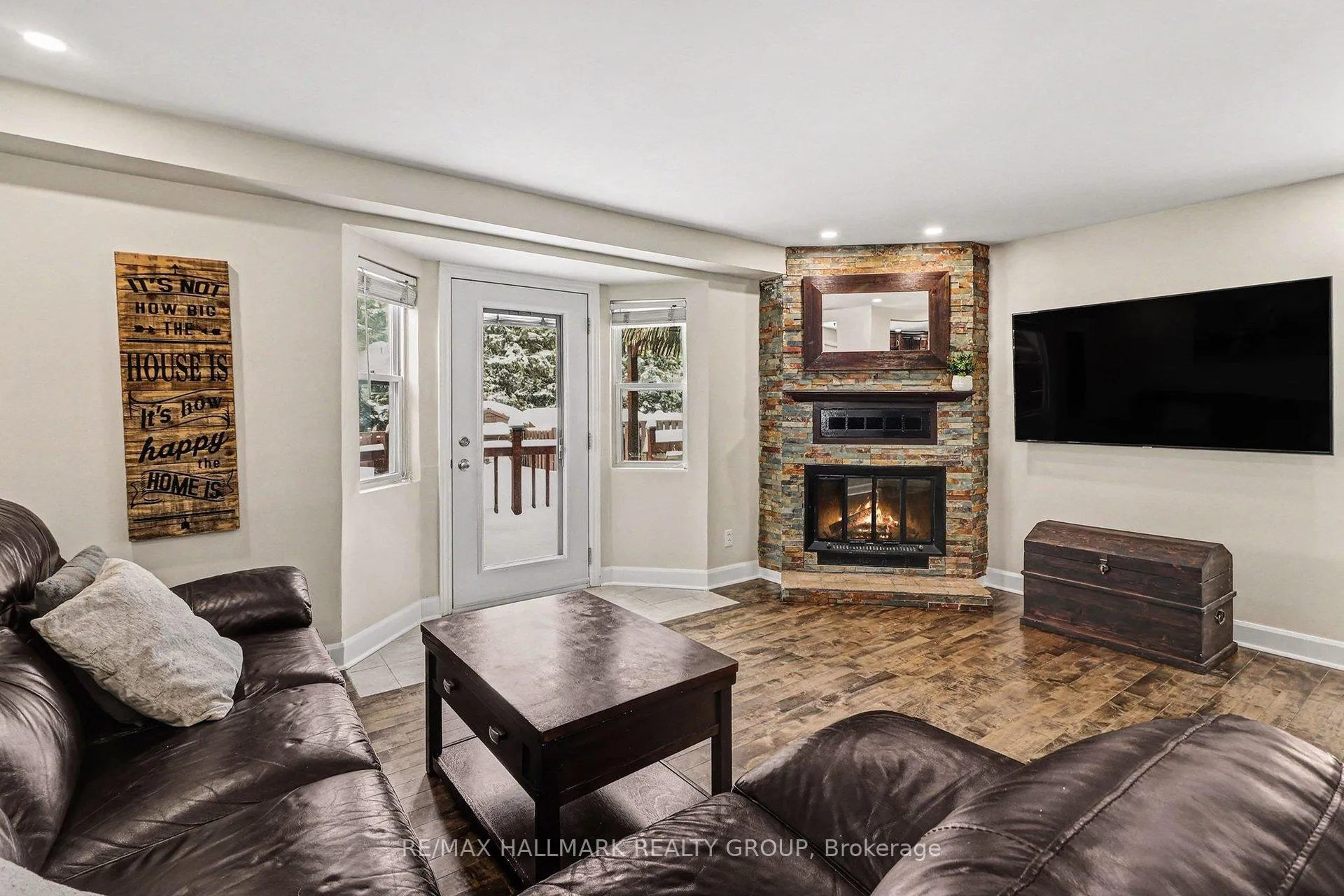 Photo 13 of 1876 Prestwick Drive, Ottawa, Queenswood Heights South — HOMEH