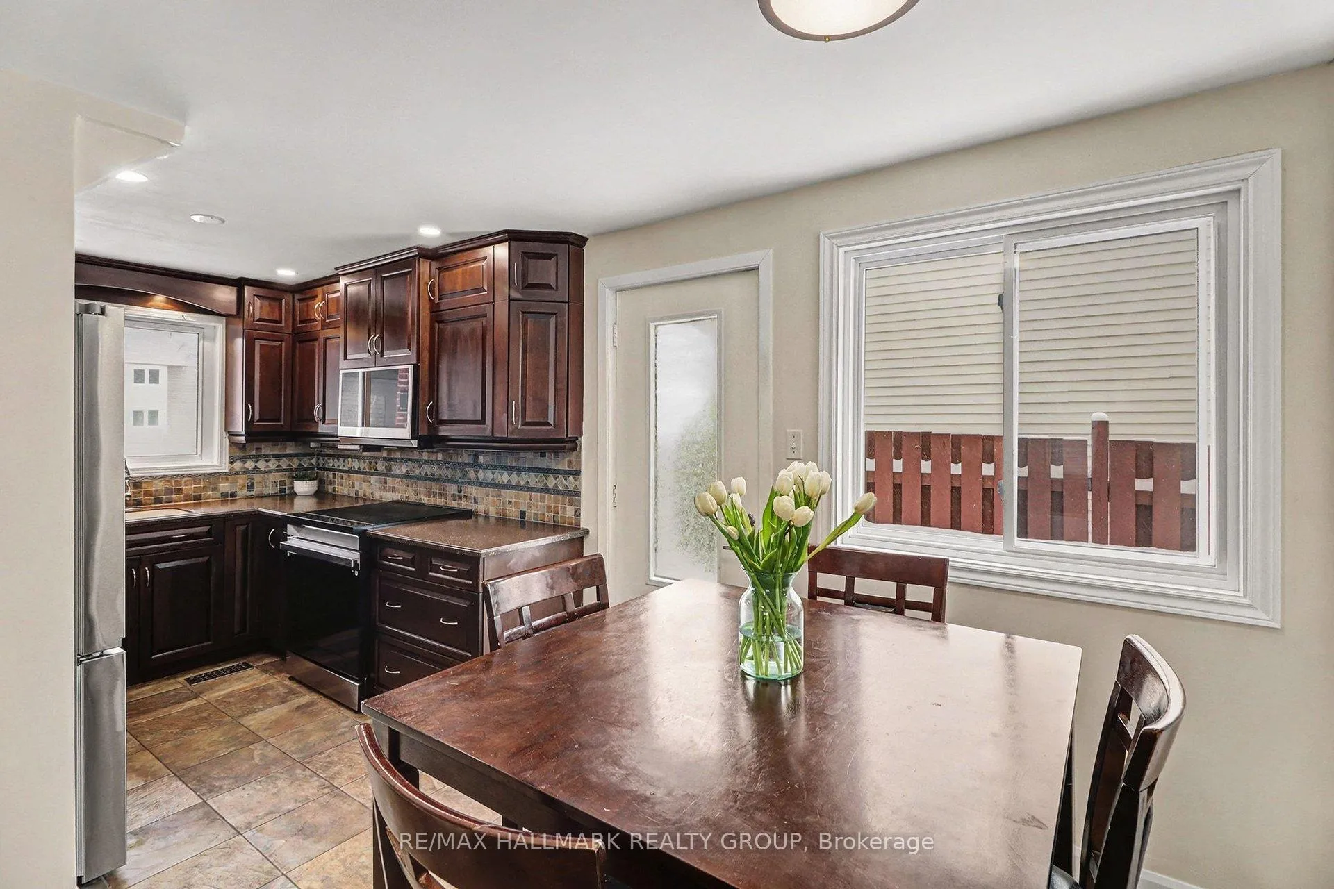 Photo 16 of 1876 Prestwick Drive, Ottawa, Queenswood Heights South — HOMEH