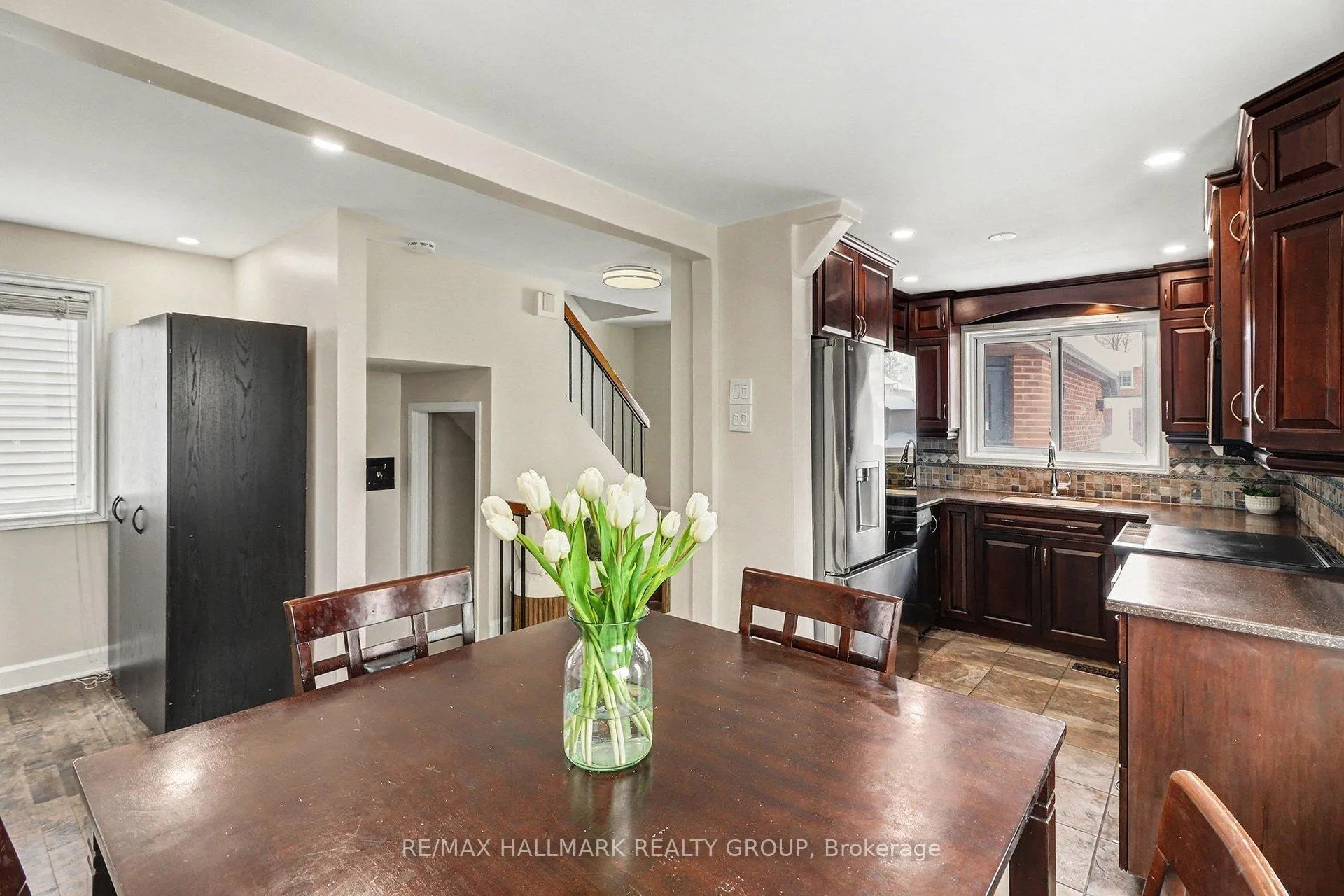 Photo 17 of 1876 Prestwick Drive, Ottawa, Queenswood Heights South — HOMEH