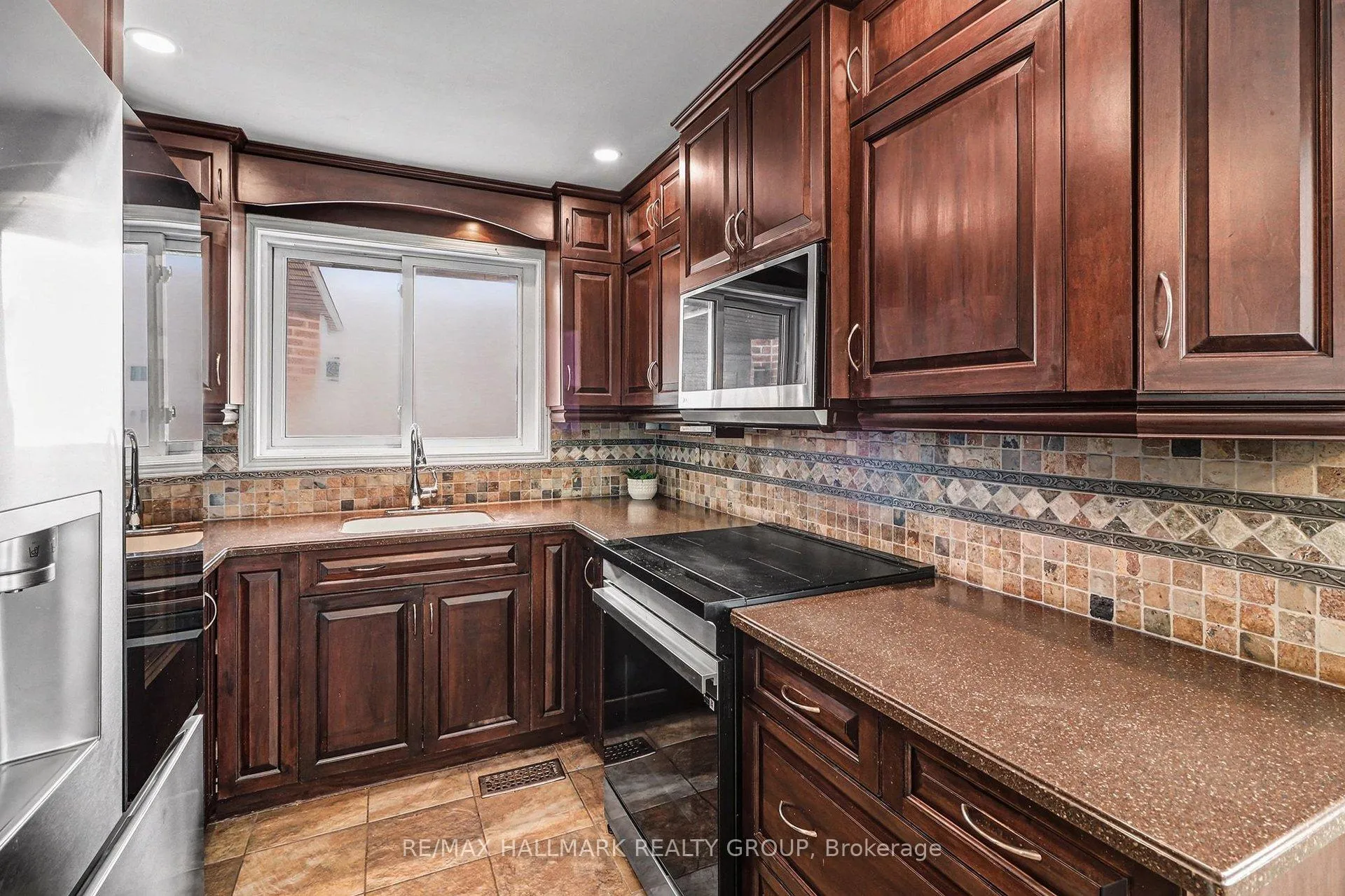 Photo 20 of 1876 Prestwick Drive, Ottawa, Queenswood Heights South — HOMEH