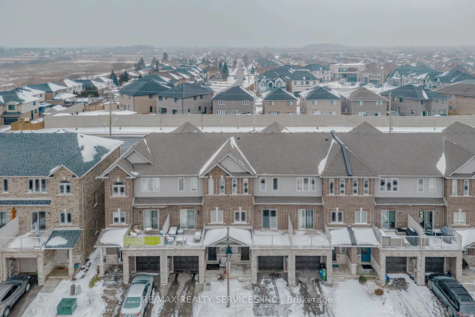 Photo 2 of 41 Crossings Way N, Hamilton, Stoney Creek — HOMEH