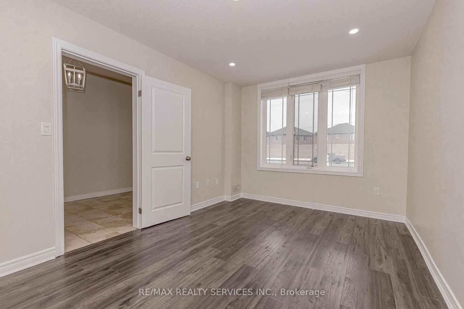 Photo 13 of 41 Crossings Way N, Hamilton, Stoney Creek — HOMEH