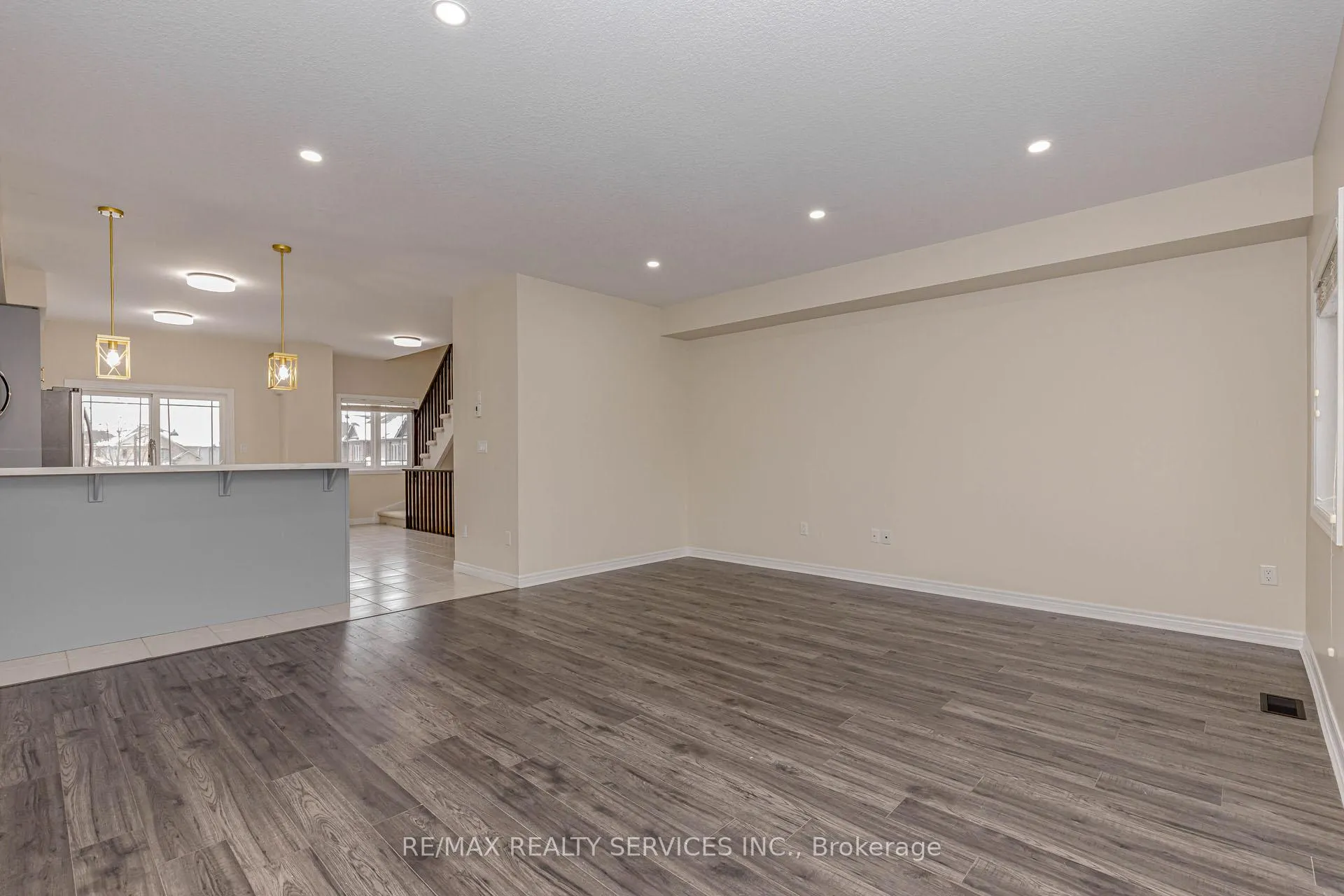 Photo 18 of 41 Crossings Way N, Hamilton, Stoney Creek — HOMEH