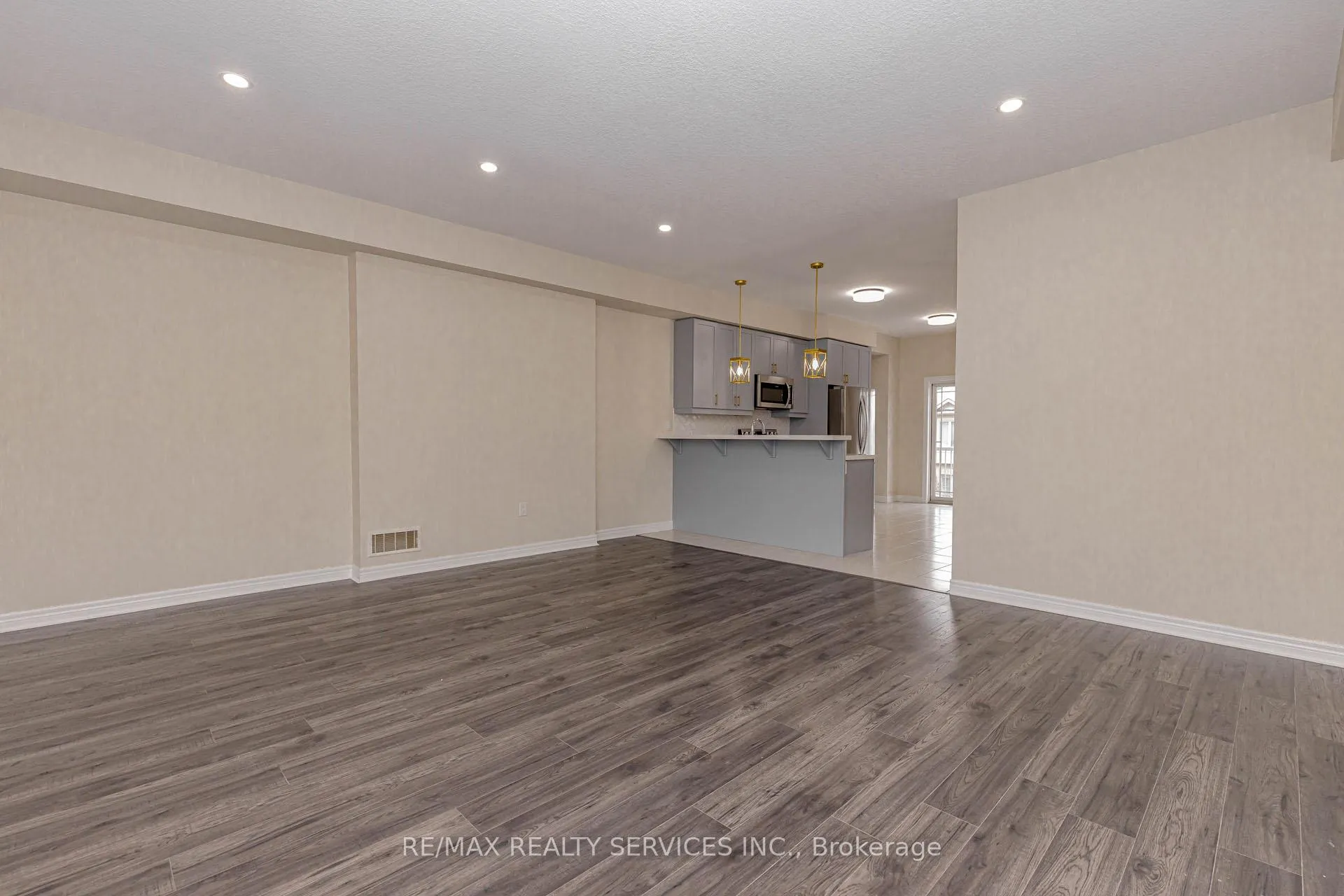 Photo 19 of 41 Crossings Way N, Hamilton, Stoney Creek — HOMEH