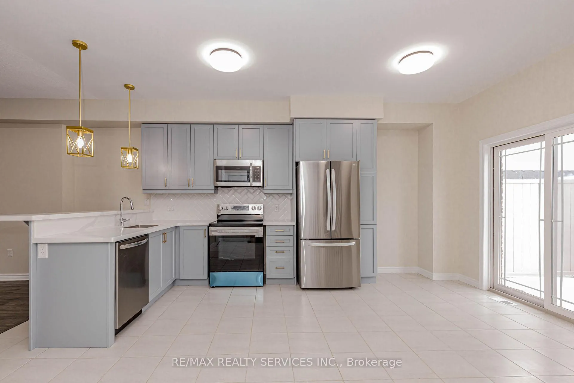 Photo 20 of 41 Crossings Way N, Hamilton, Stoney Creek — HOMEH