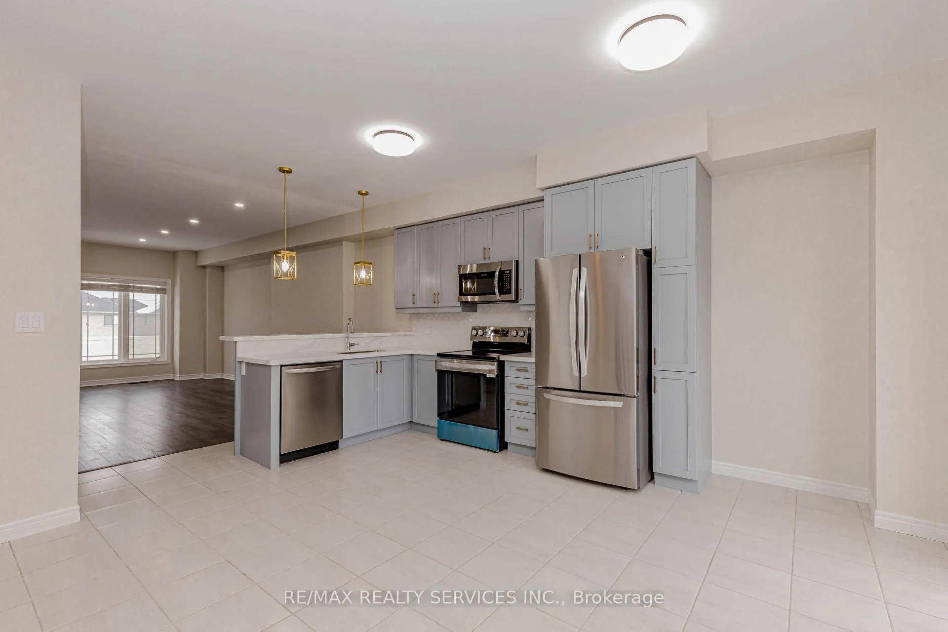 Photo 21 of 41 Crossings Way N, Hamilton, Stoney Creek — HOMEH