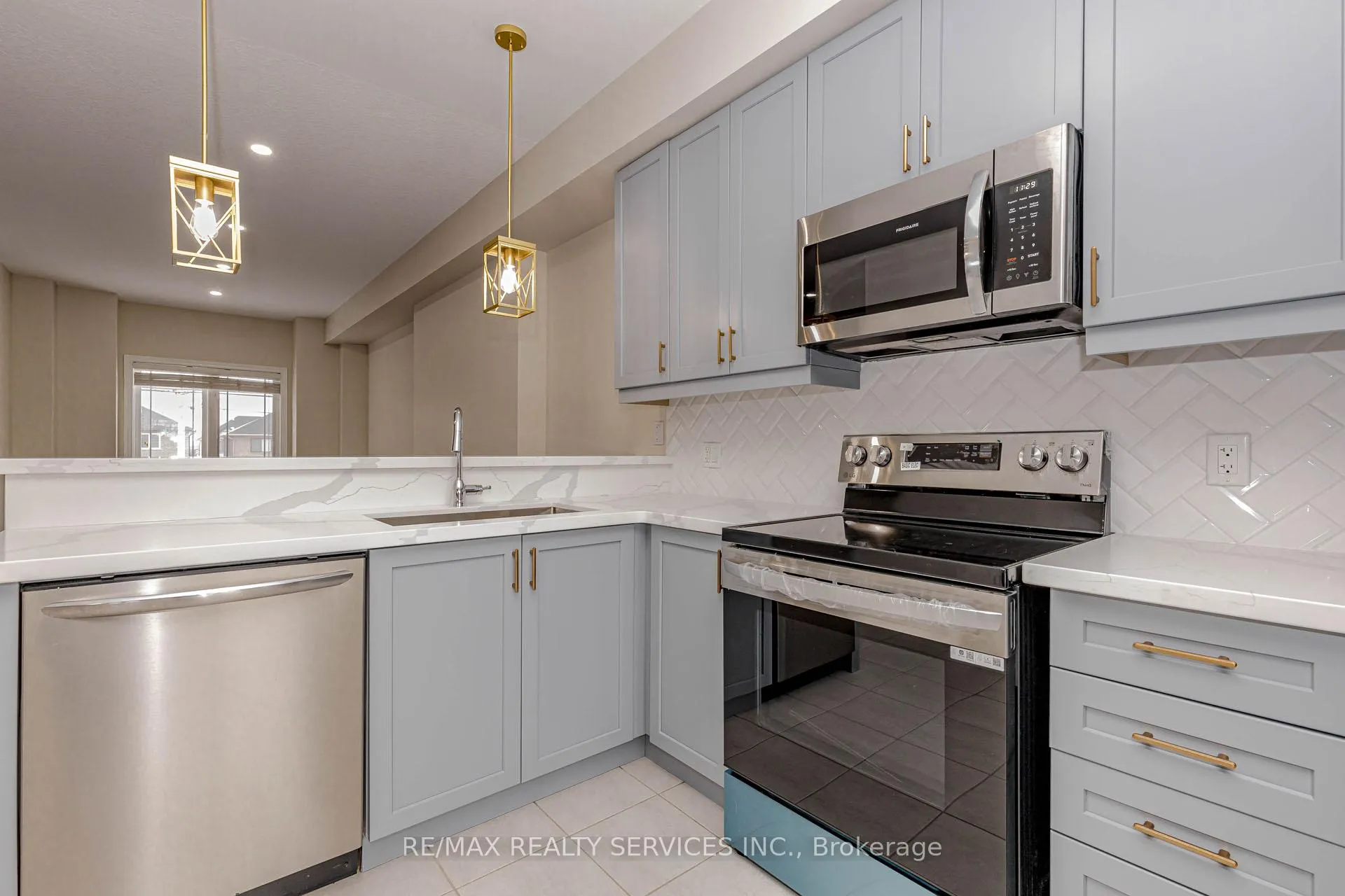 Photo 22 of 41 Crossings Way N, Hamilton, Stoney Creek — HOMEH