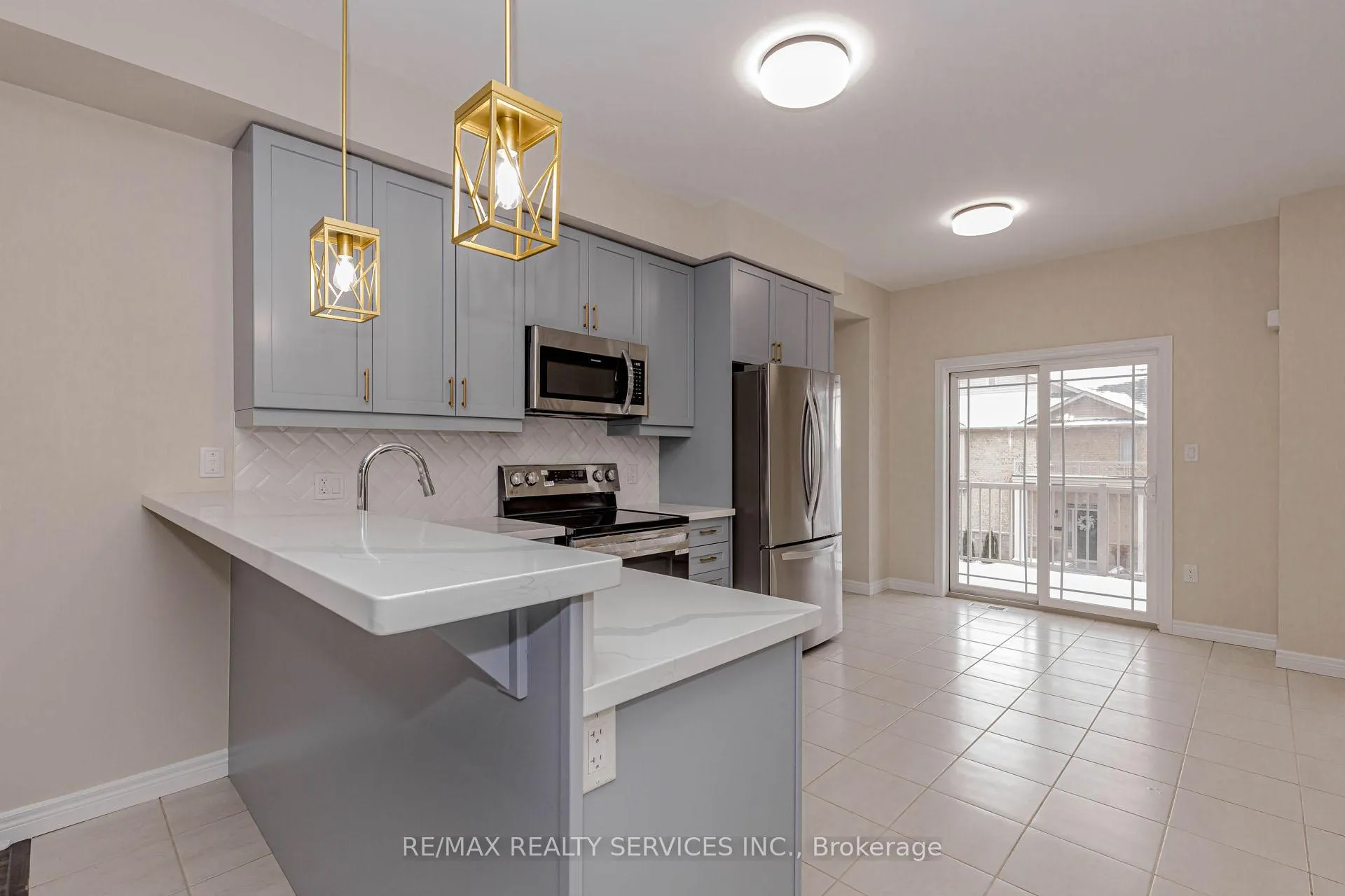 Photo 24 of 41 Crossings Way N, Hamilton, Stoney Creek — HOMEH