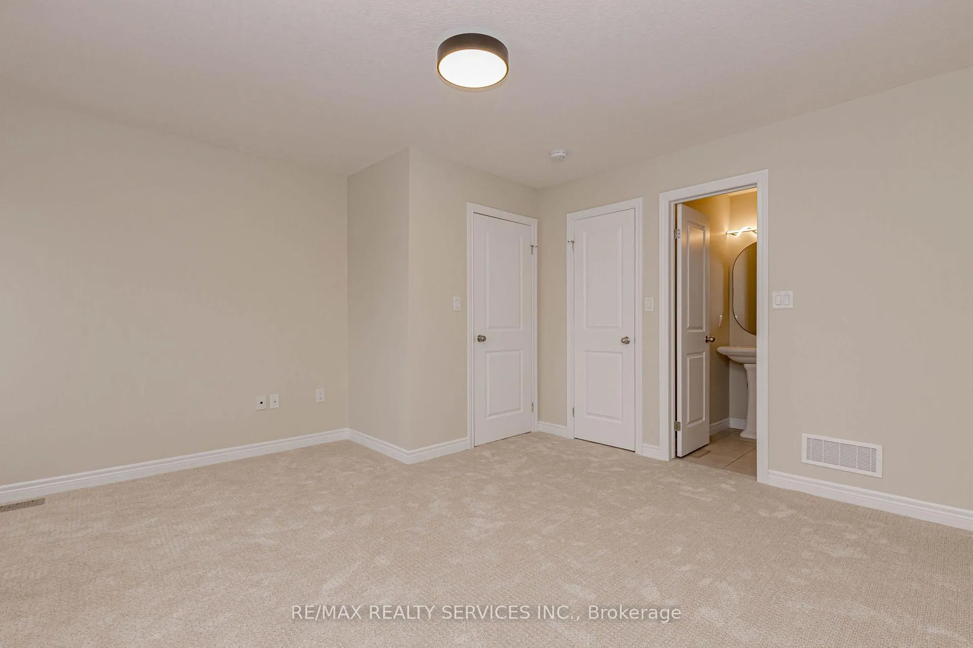 Photo 32 of 41 Crossings Way N, Hamilton, Stoney Creek — HOMEH