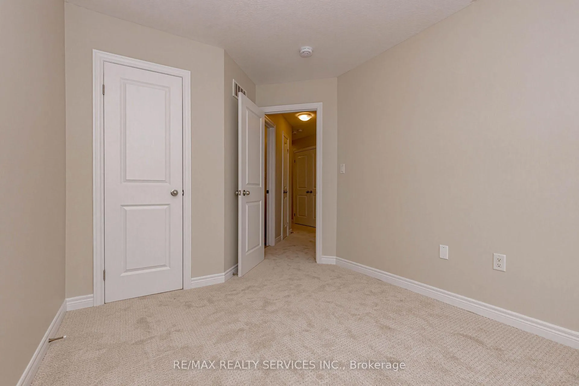 Photo 38 of 41 Crossings Way N, Hamilton, Stoney Creek — HOMEH