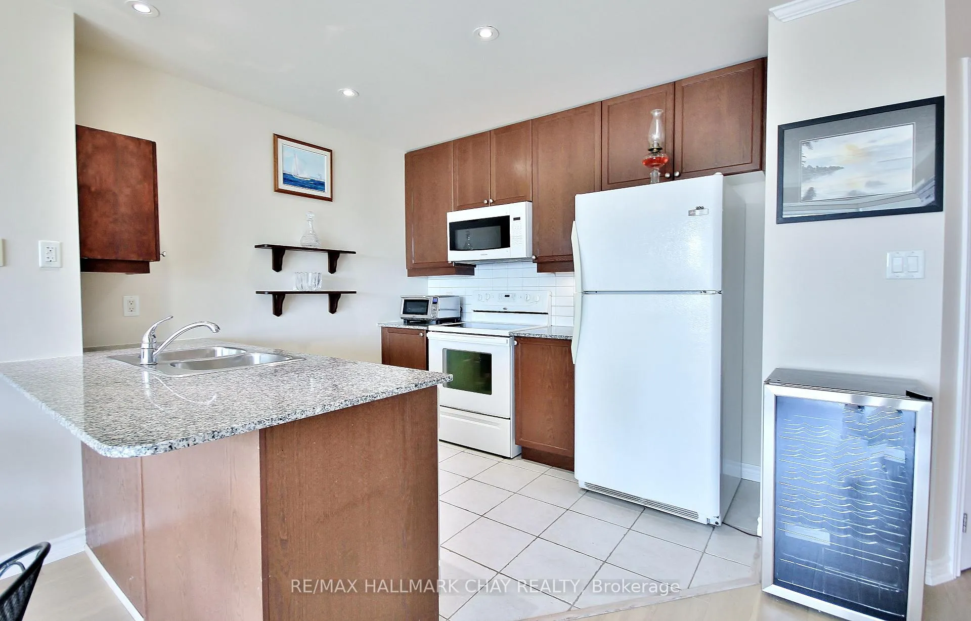 Photo 7 of Unit 511, 37 Ellen Street, Barrie, City Centre — HOMEH