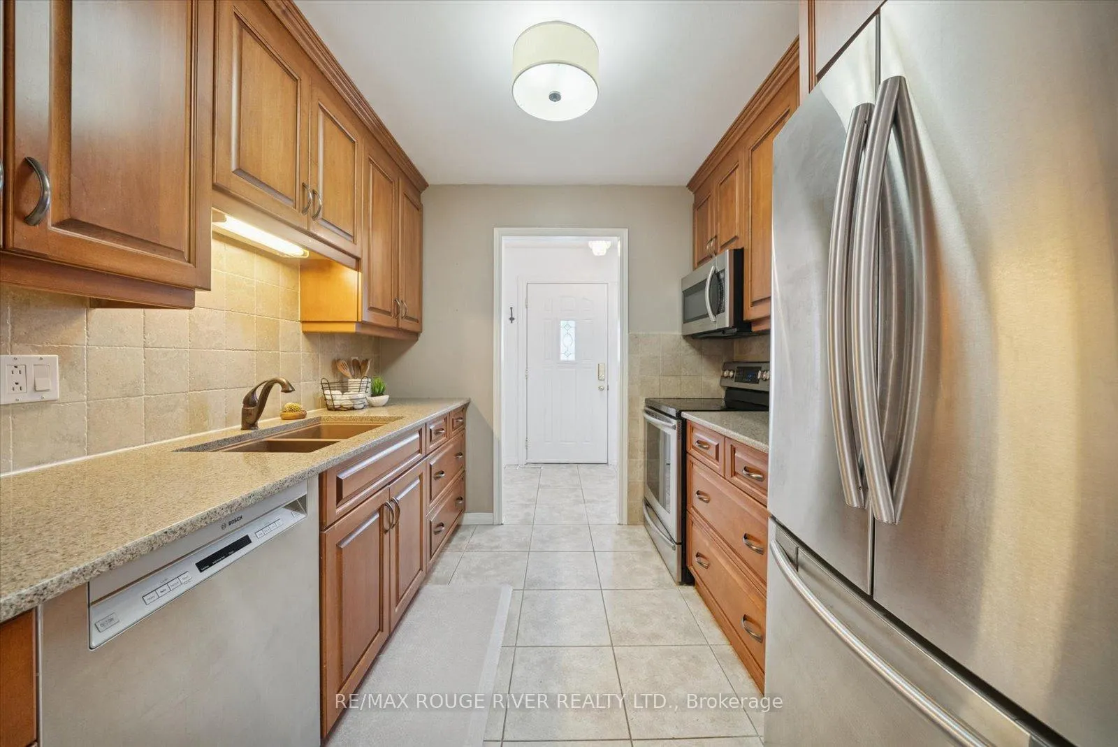 Photo 6 of 1212 Huntington Circle, Peterborough, Otonabee Ward 1 — HOMEH
