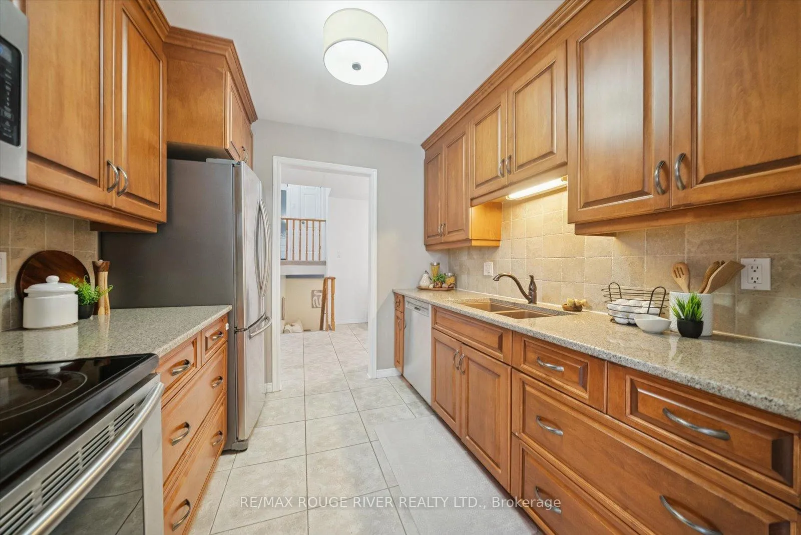 Photo 8 of 1212 Huntington Circle, Peterborough, Otonabee Ward 1 — HOMEH