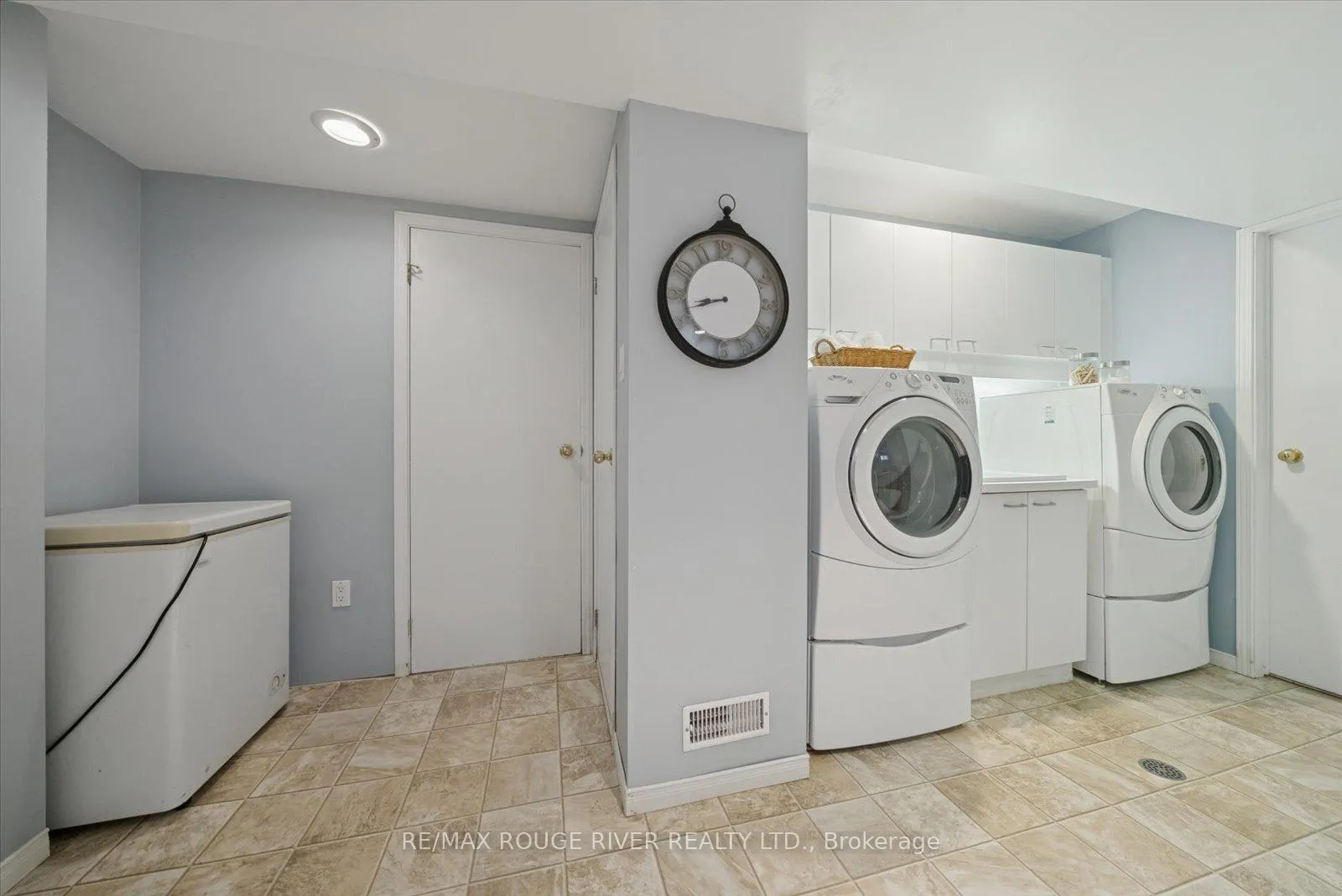 Photo 23 of 1212 Huntington Circle, Peterborough, Otonabee Ward 1 — HOMEH