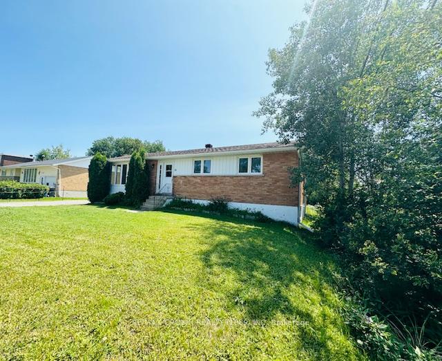 Photo 2 of 16 Nipigon Avenue, Kapuskasing — HOMEH