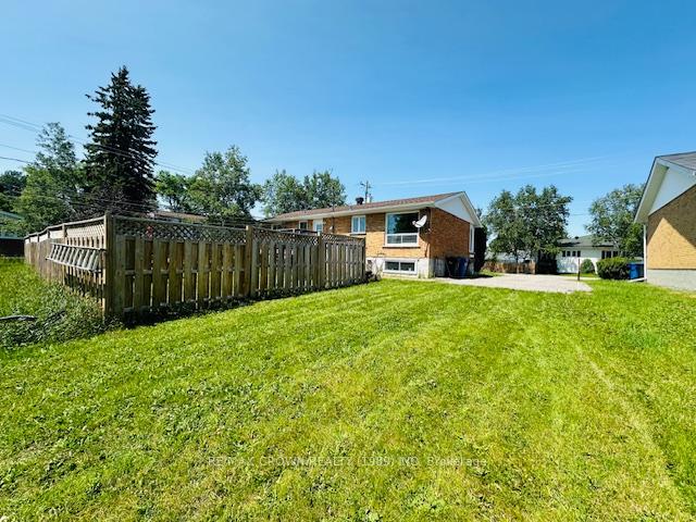Photo 3 of 16 Nipigon Avenue, Kapuskasing — HOMEH
