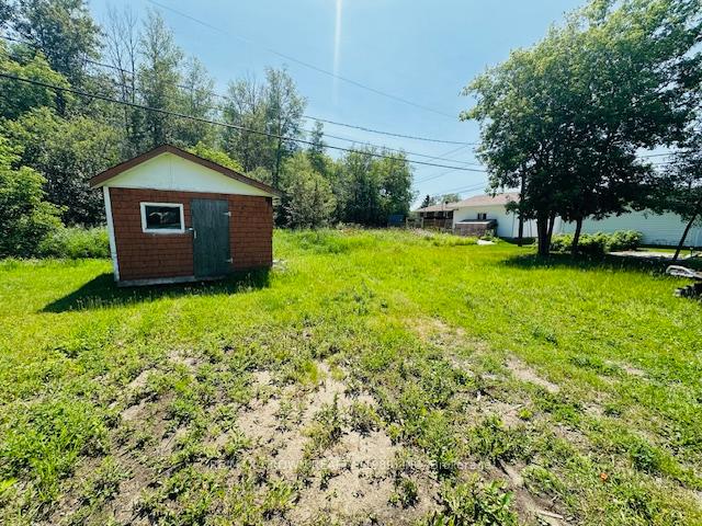 Photo 4 of 16 Nipigon Avenue, Kapuskasing — HOMEH