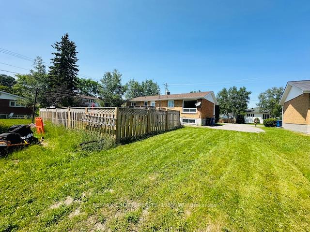 Photo 5 of 16 Nipigon Avenue, Kapuskasing — HOMEH