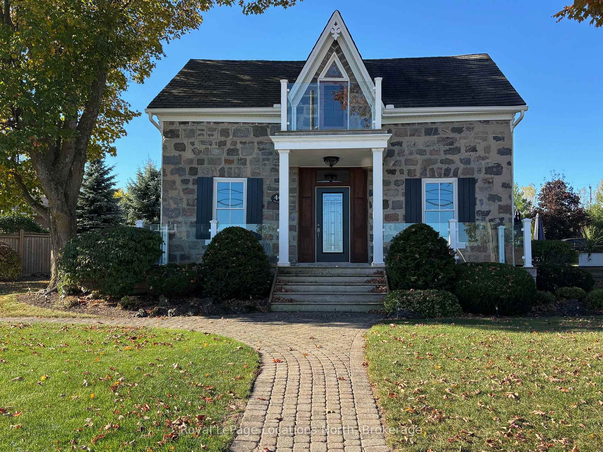 Front of 448 Grandview Drive