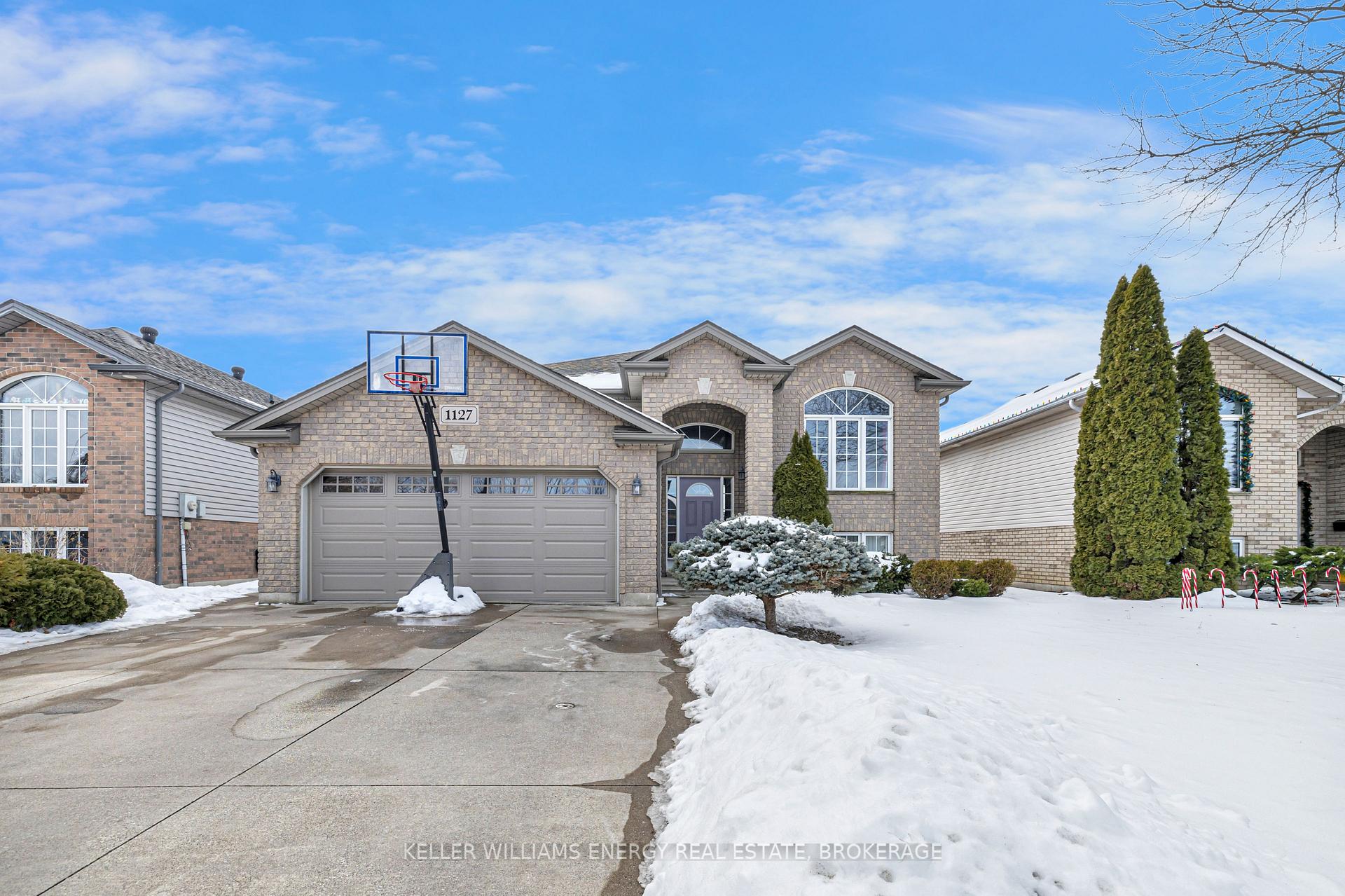 Photo 1 of 1127 King Louis Street, Lakeshore — HOMEH