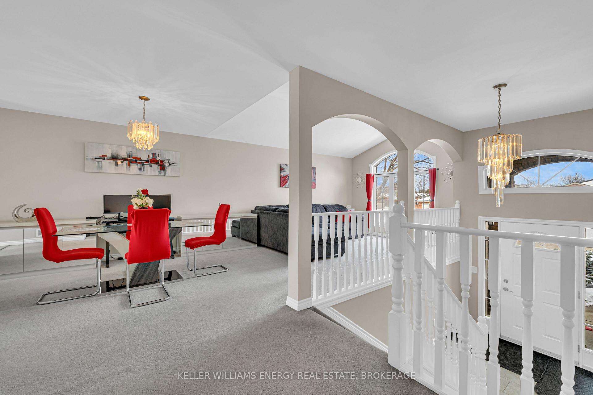 Photo 3 of 1127 King Louis Street, Lakeshore — HOMEH