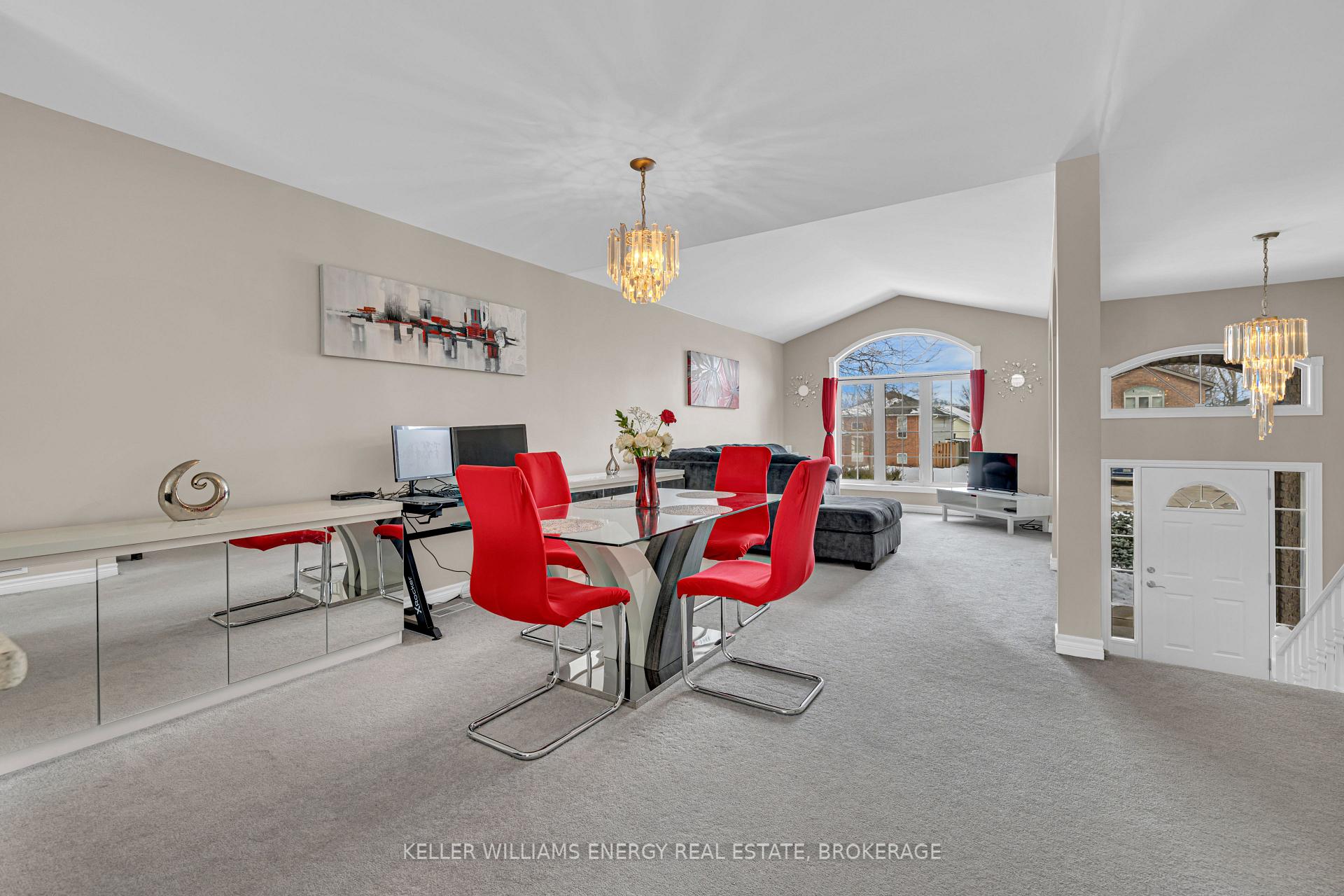 Photo 4 of 1127 King Louis Street, Lakeshore — HOMEH