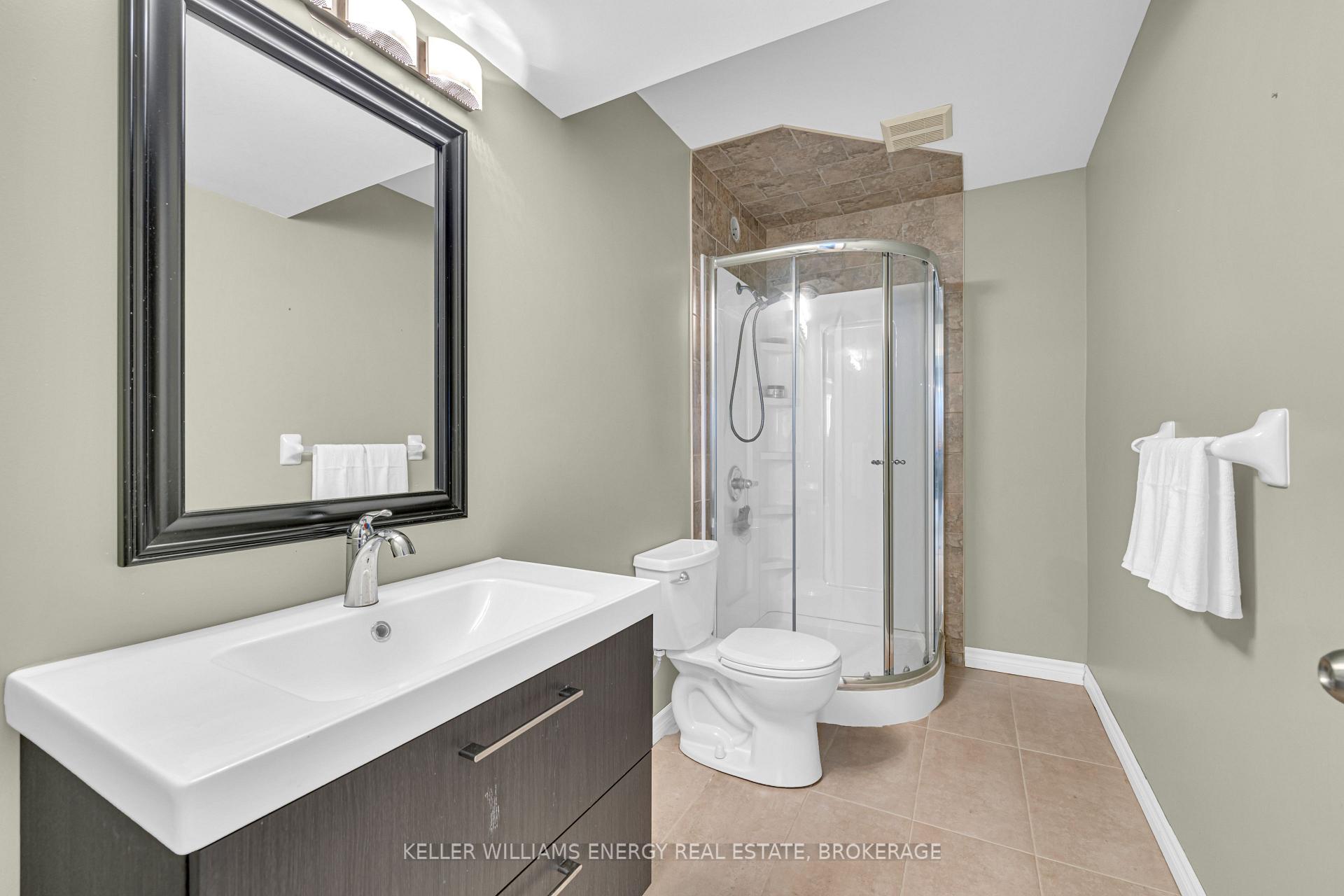 Photo 17 of 1127 King Louis Street, Lakeshore — HOMEH