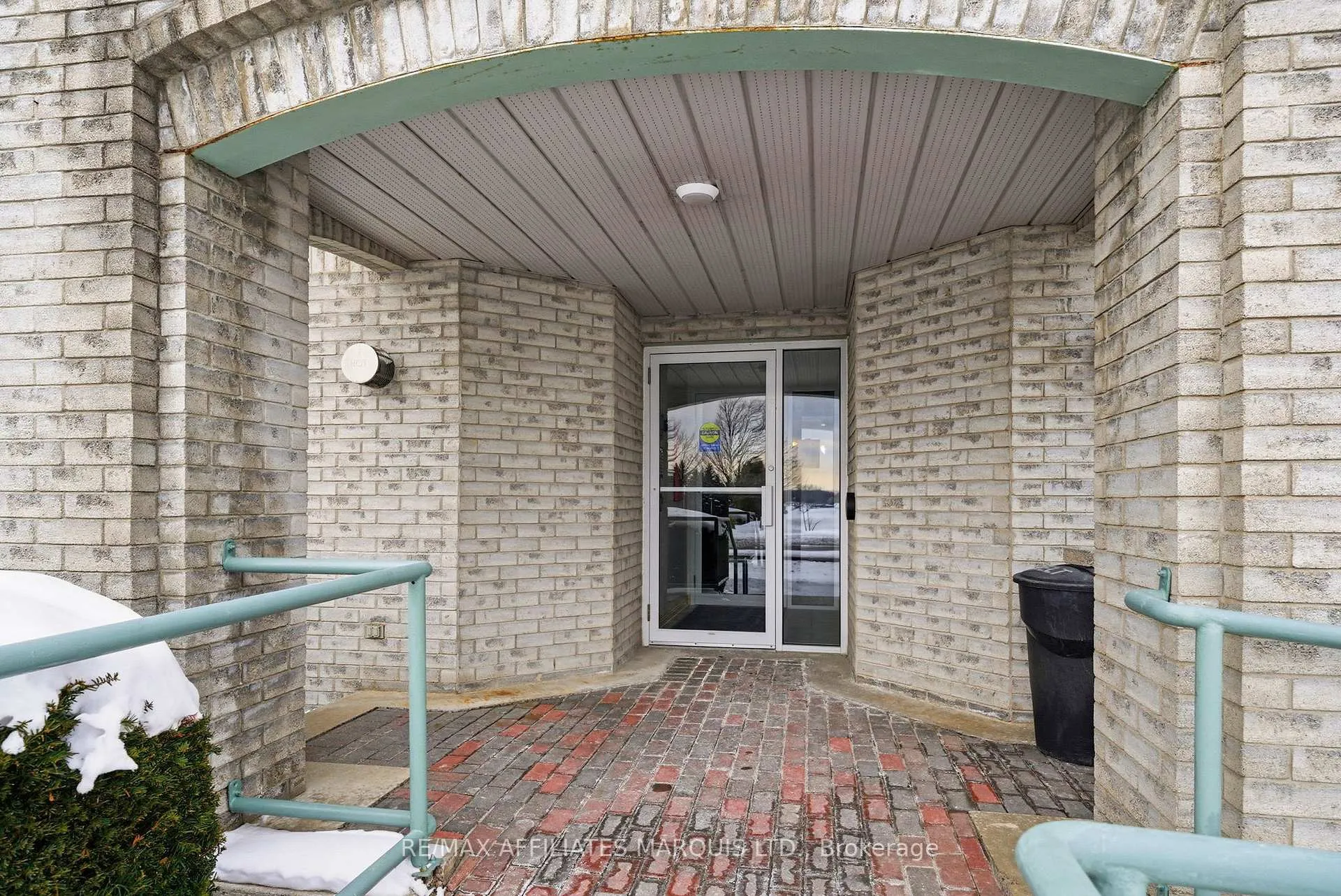 Photo 4 of Unit 304, 301 Water Street W, Cornwall — HOMEH