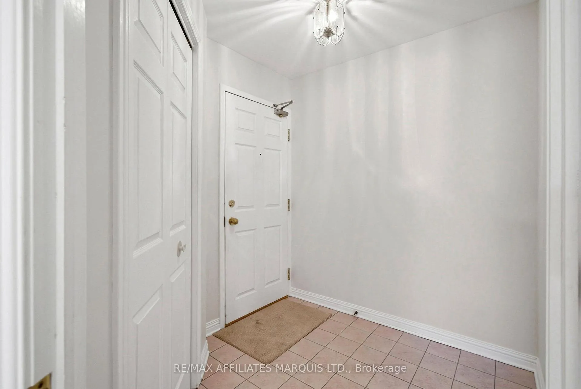 Photo 5 of Unit 304, 301 Water Street W, Cornwall — HOMEH