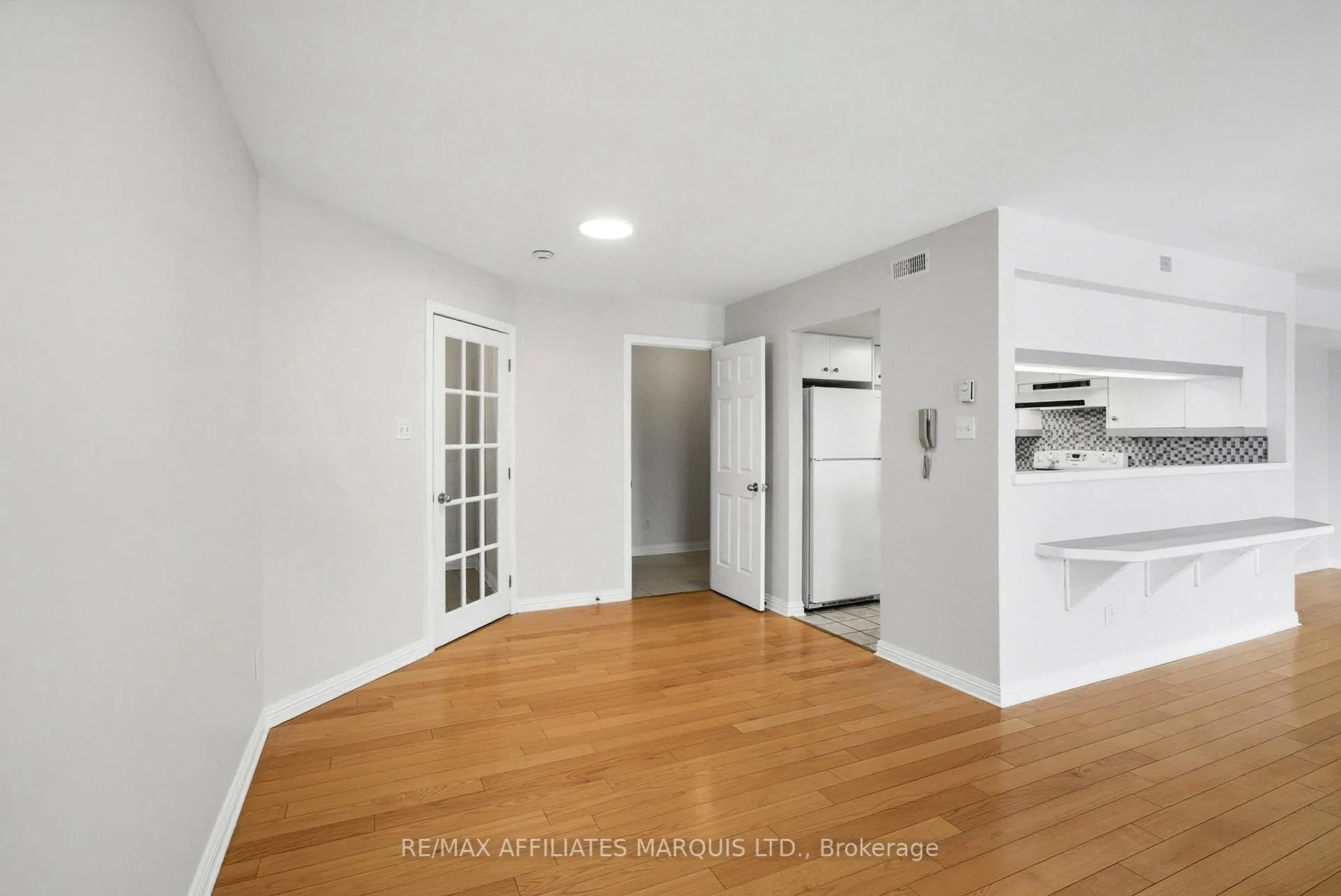 Photo 8 of Unit 304, 301 Water Street W, Cornwall — HOMEH