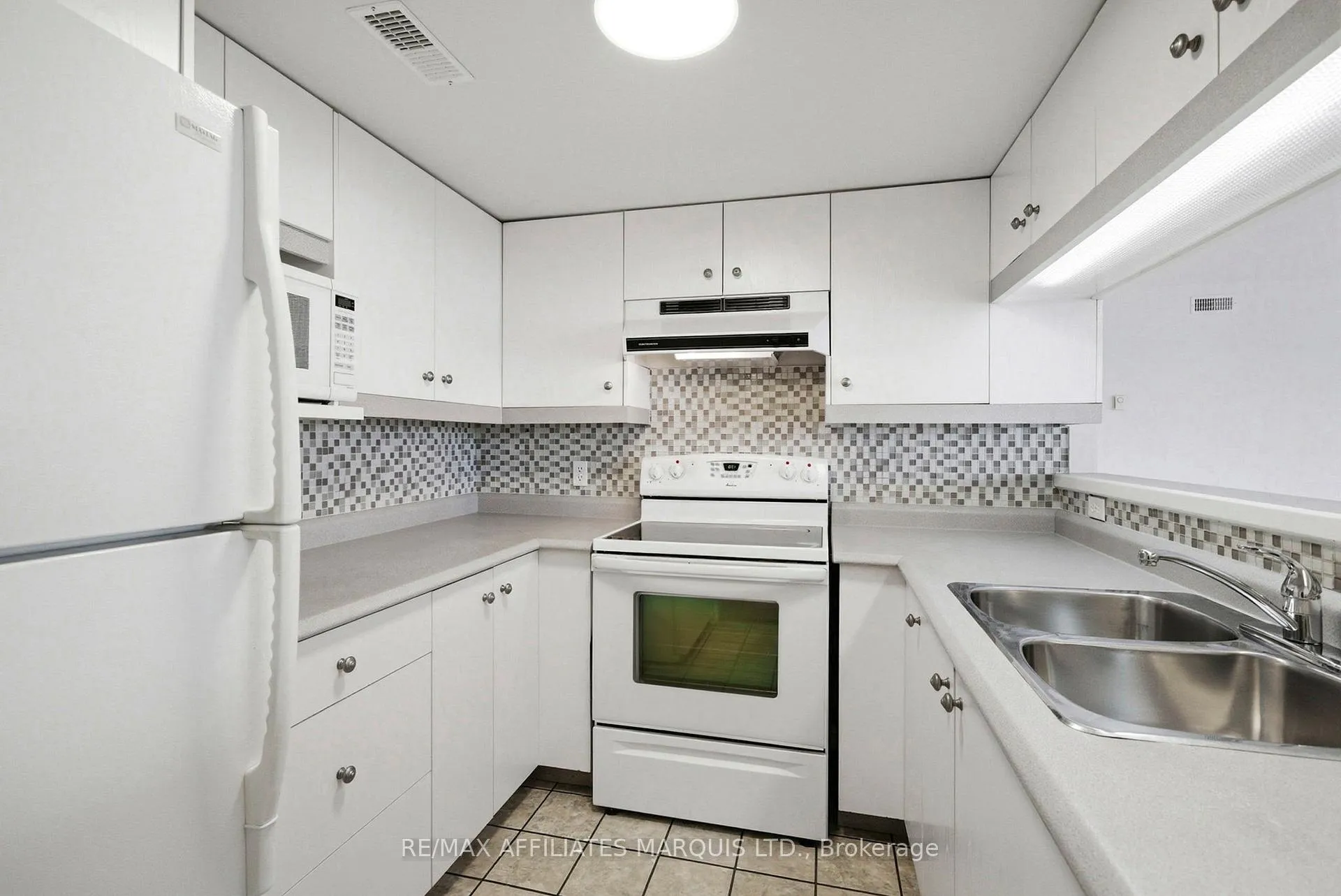 Photo 11 of Unit 304, 301 Water Street W, Cornwall — HOMEH