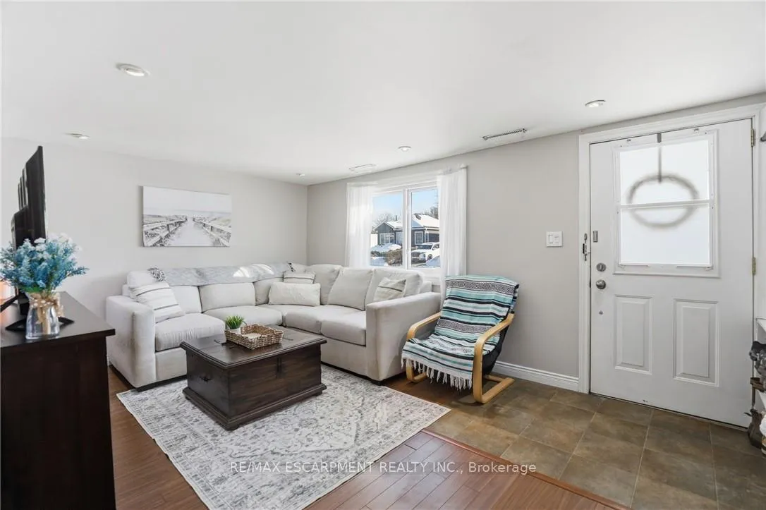 Photo 9 of 25 Delena Avenue N, Hamilton, McQuesten — HOMEH