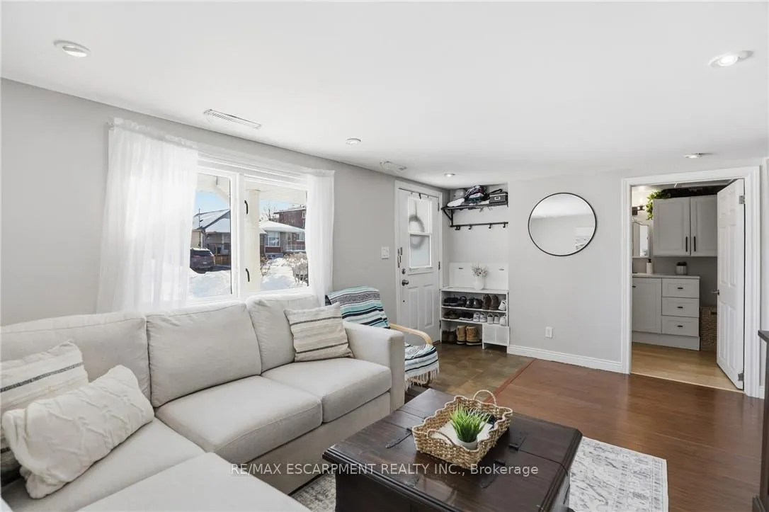 Photo 10 of 25 Delena Avenue N, Hamilton, McQuesten — HOMEH