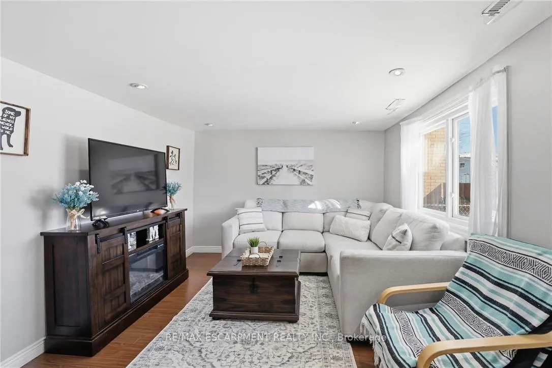 Photo 11 of 25 Delena Avenue N, Hamilton, McQuesten — HOMEH