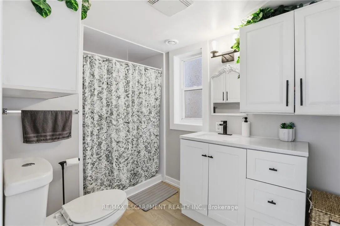 Photo 12 of 25 Delena Avenue N, Hamilton, McQuesten — HOMEH