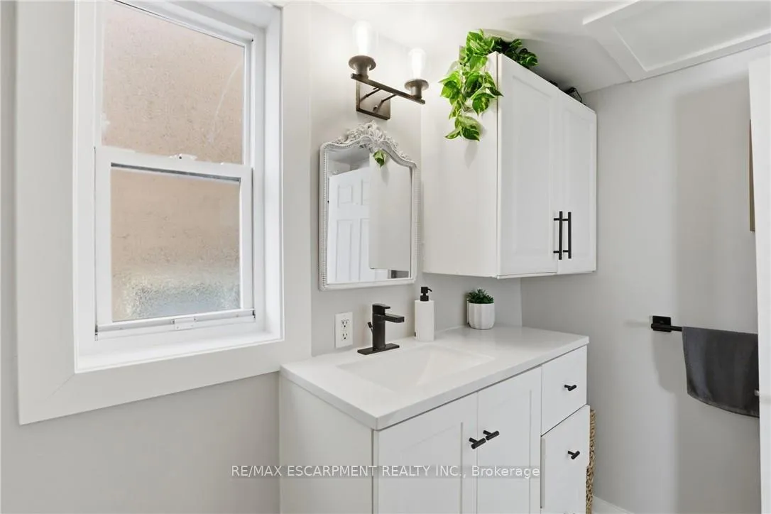 Photo 13 of 25 Delena Avenue N, Hamilton, McQuesten — HOMEH