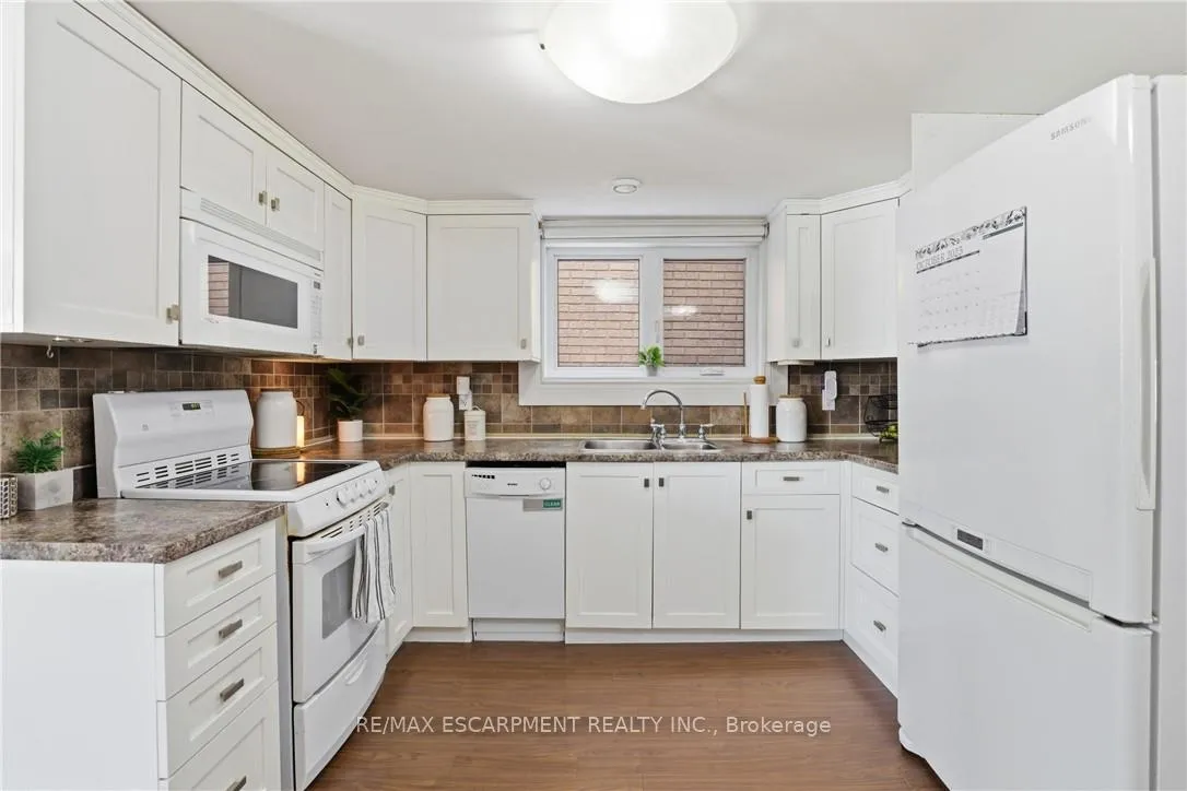 Photo 14 of 25 Delena Avenue N, Hamilton, McQuesten — HOMEH
