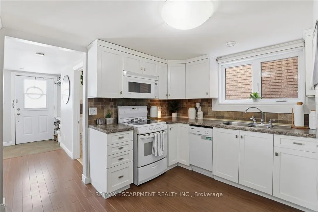 Photo 15 of 25 Delena Avenue N, Hamilton, McQuesten — HOMEH