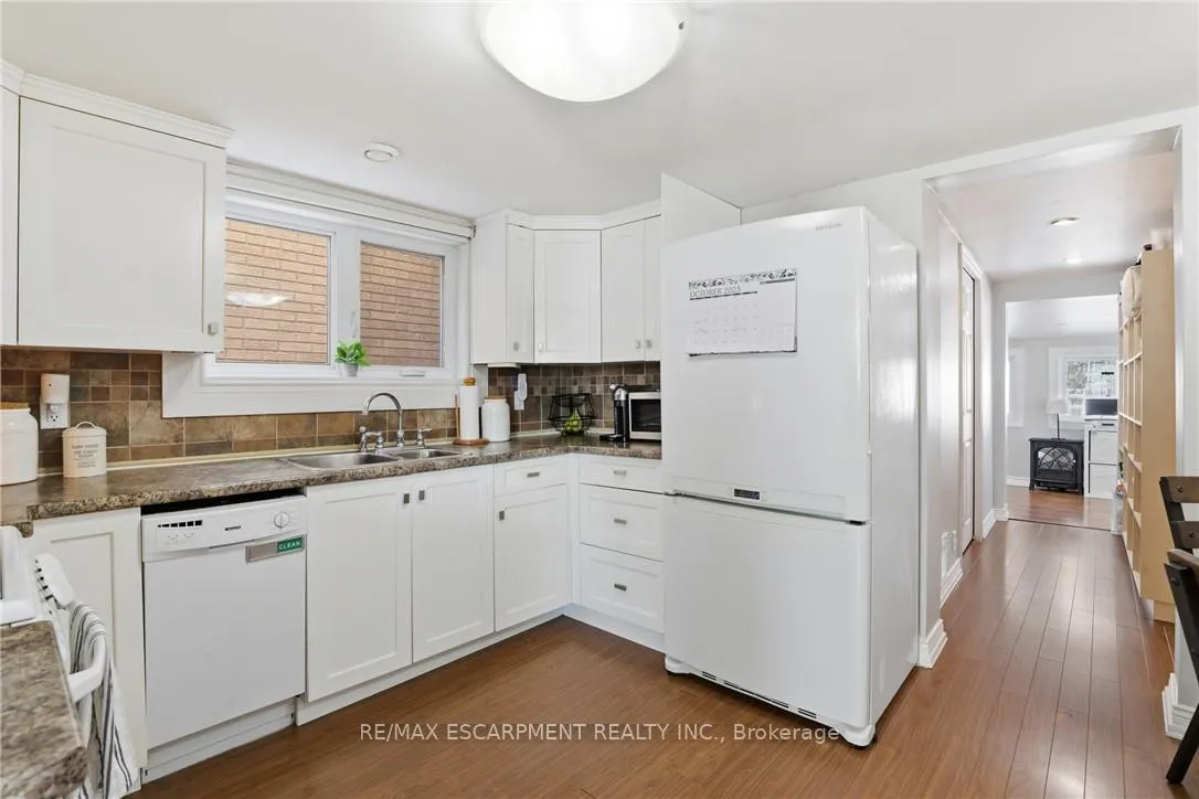 Photo 16 of 25 Delena Avenue N, Hamilton, McQuesten — HOMEH