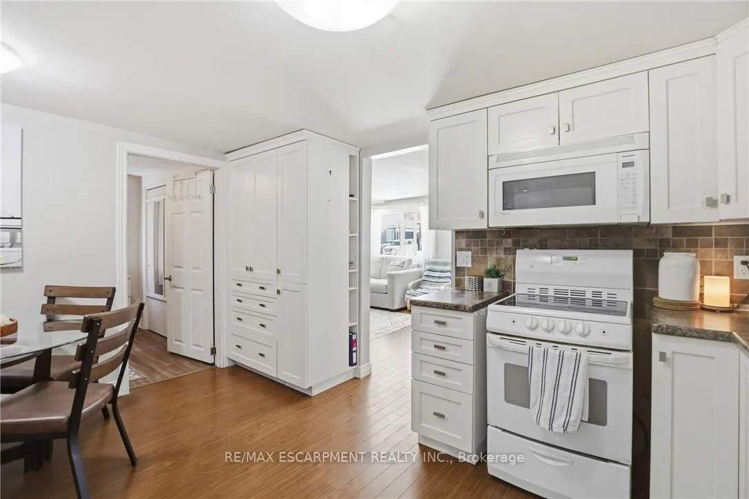 Photo 17 of 25 Delena Avenue N, Hamilton, McQuesten — HOMEH