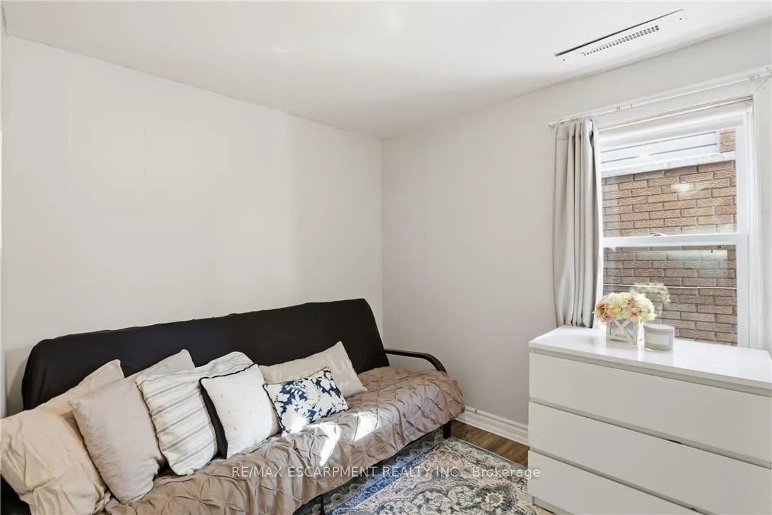 Photo 20 of 25 Delena Avenue N, Hamilton, McQuesten — HOMEH