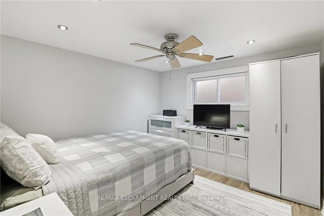 Photo 23 of 25 Delena Avenue N, Hamilton, McQuesten — HOMEH